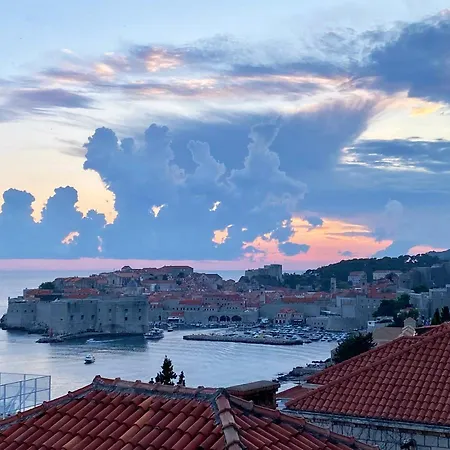 Daire Sunset Over The Dubrovnik's Old Town *