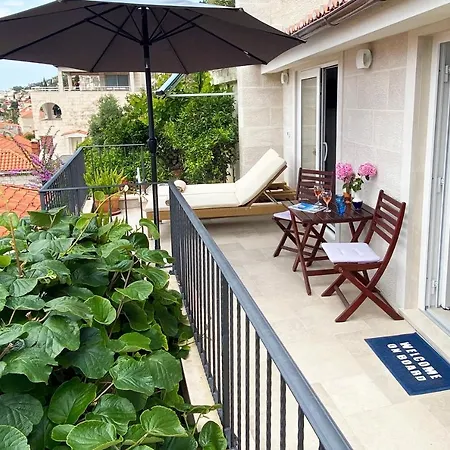 Daire Sunset Over The Dubrovnik's Old Town *